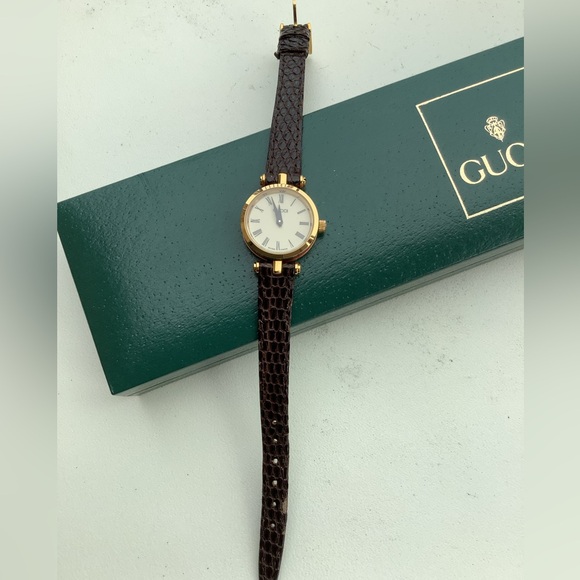 Ladies authentic Gucci watch💚❤️💛 - Picture 8 of 13